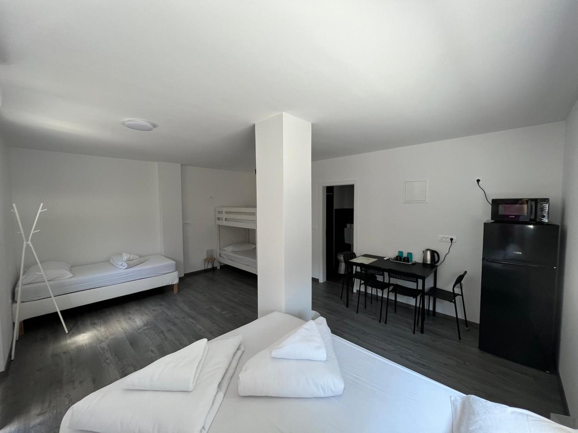 Hotel Lemonwood House Postojna Exterior foto