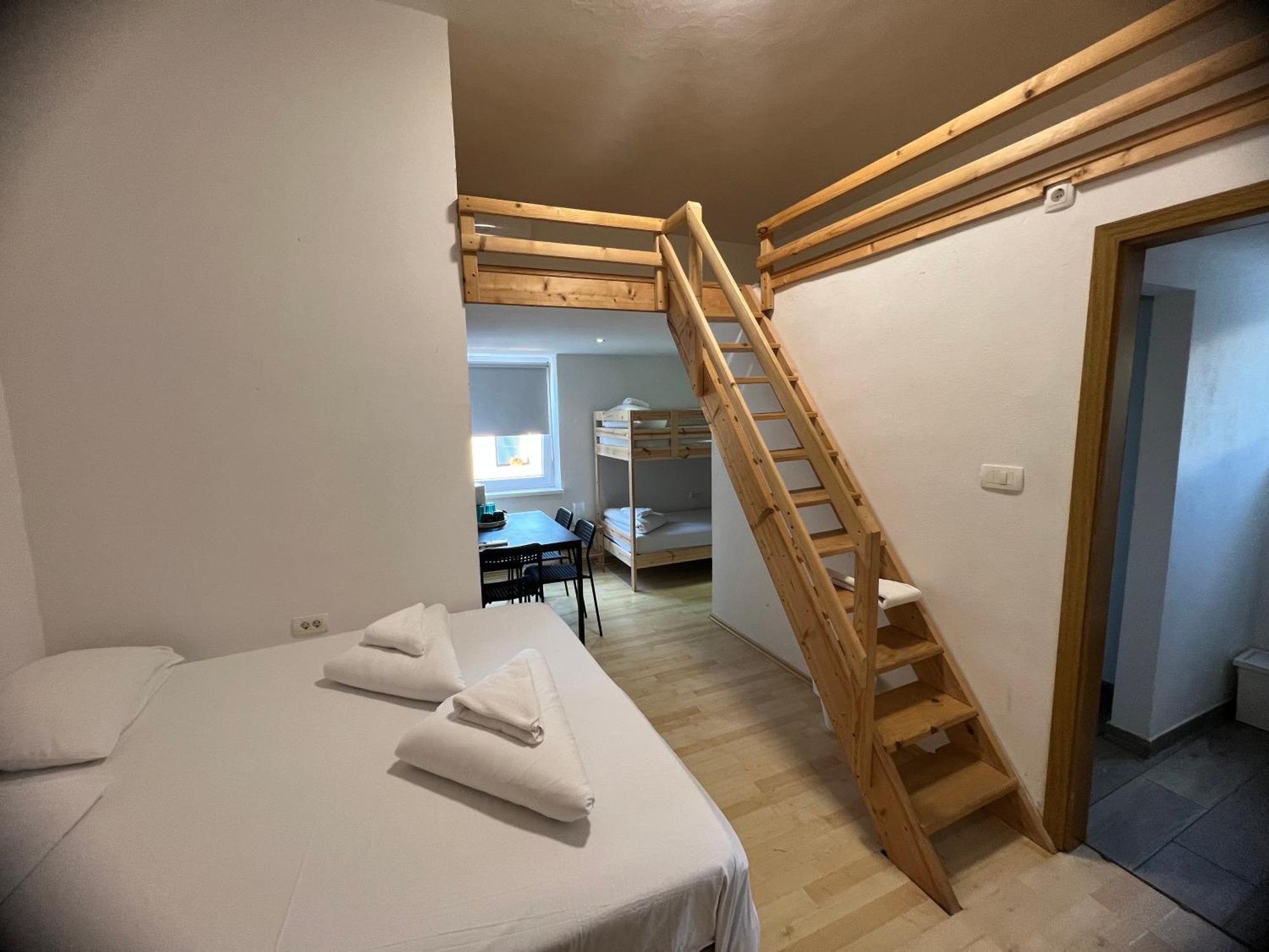 Hotel Lemonwood House Postojna Exterior foto